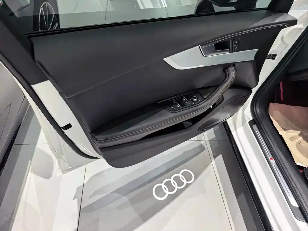 Audi A4L — фото 6