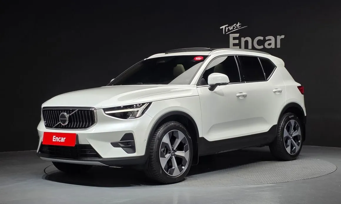 Volvo XC40 — фото 1