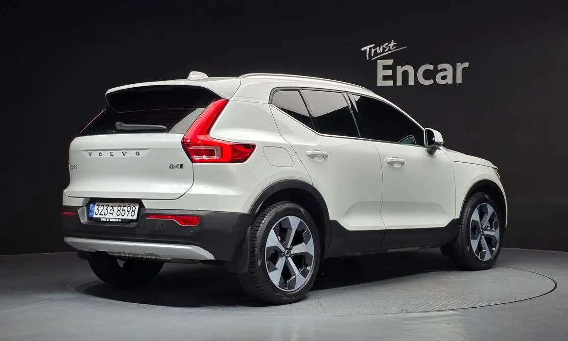 Volvo XC40 — фото 10