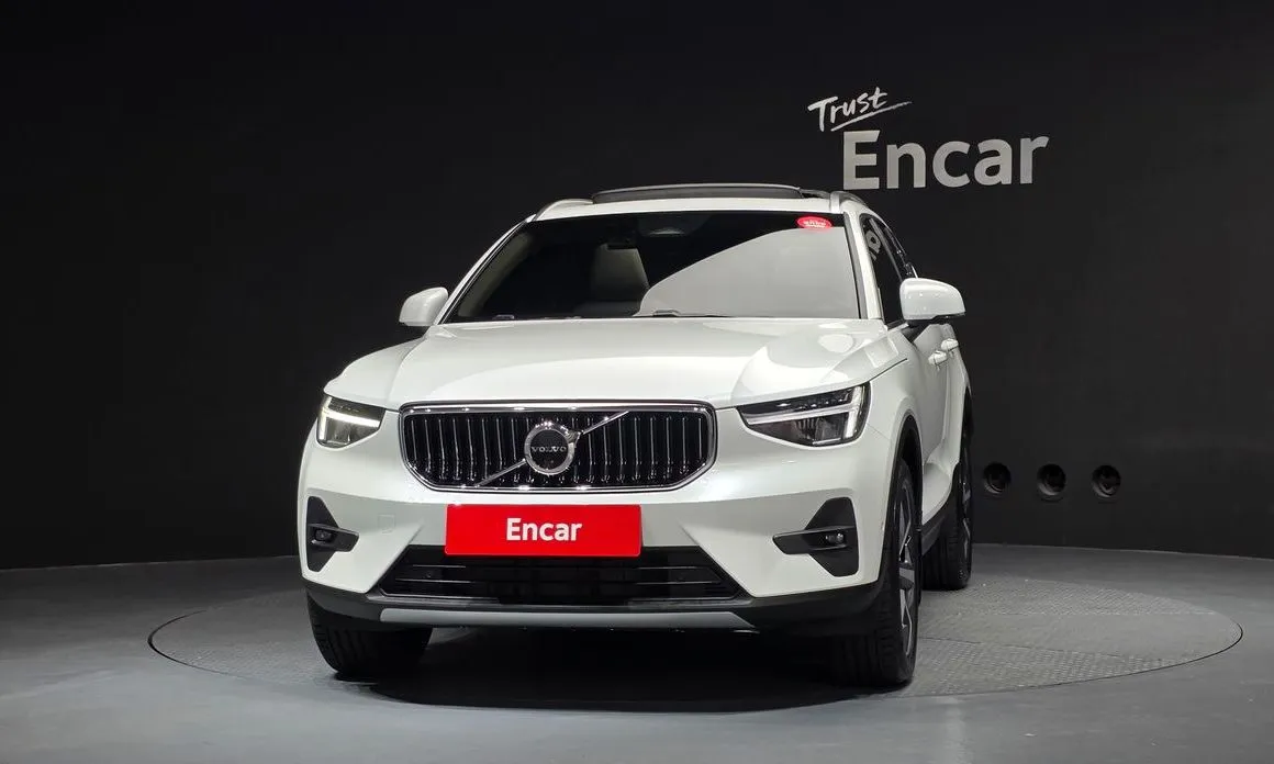 Volvo XC40 — фото 9
