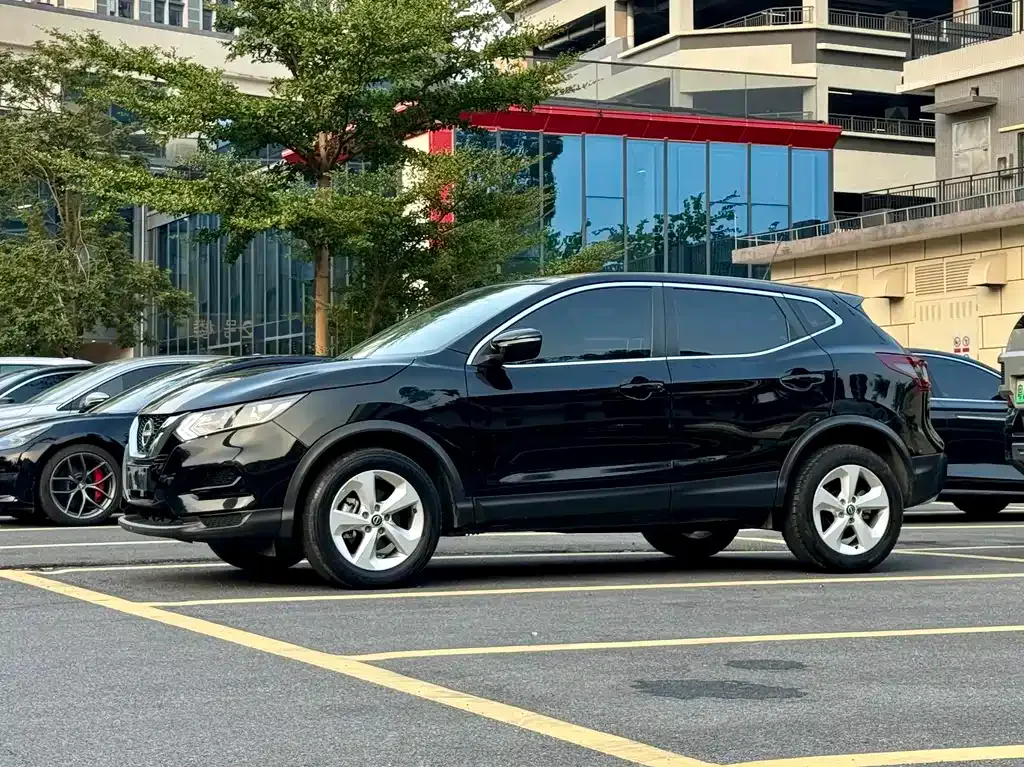 Nissan Qashqai — фото 1