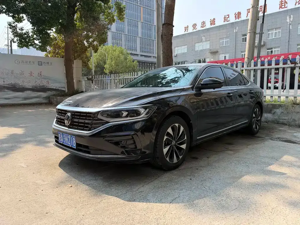 Volkswagen Passat — фото 1