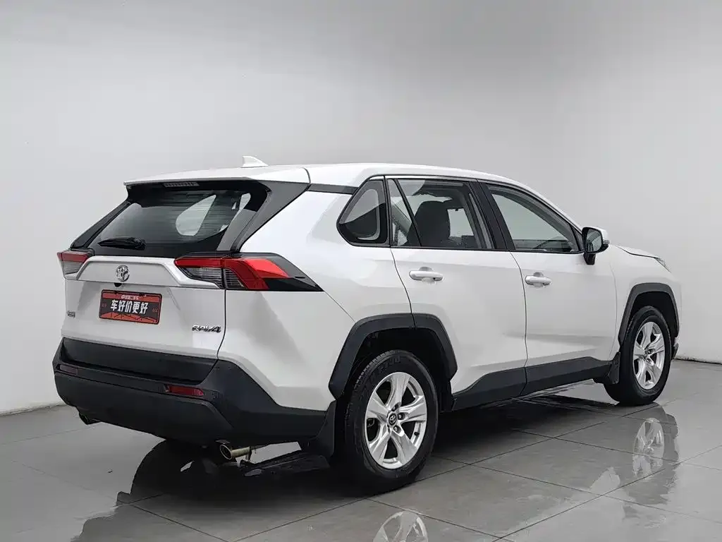 Toyota RAV4 — фото 9