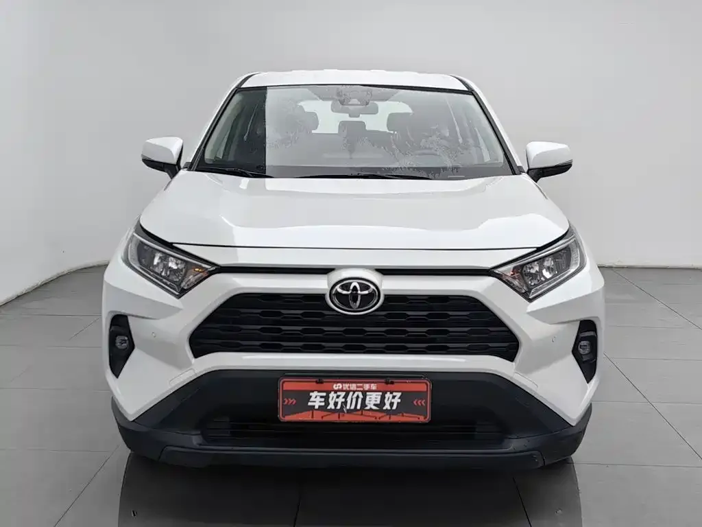 Toyota RAV4 — фото 8