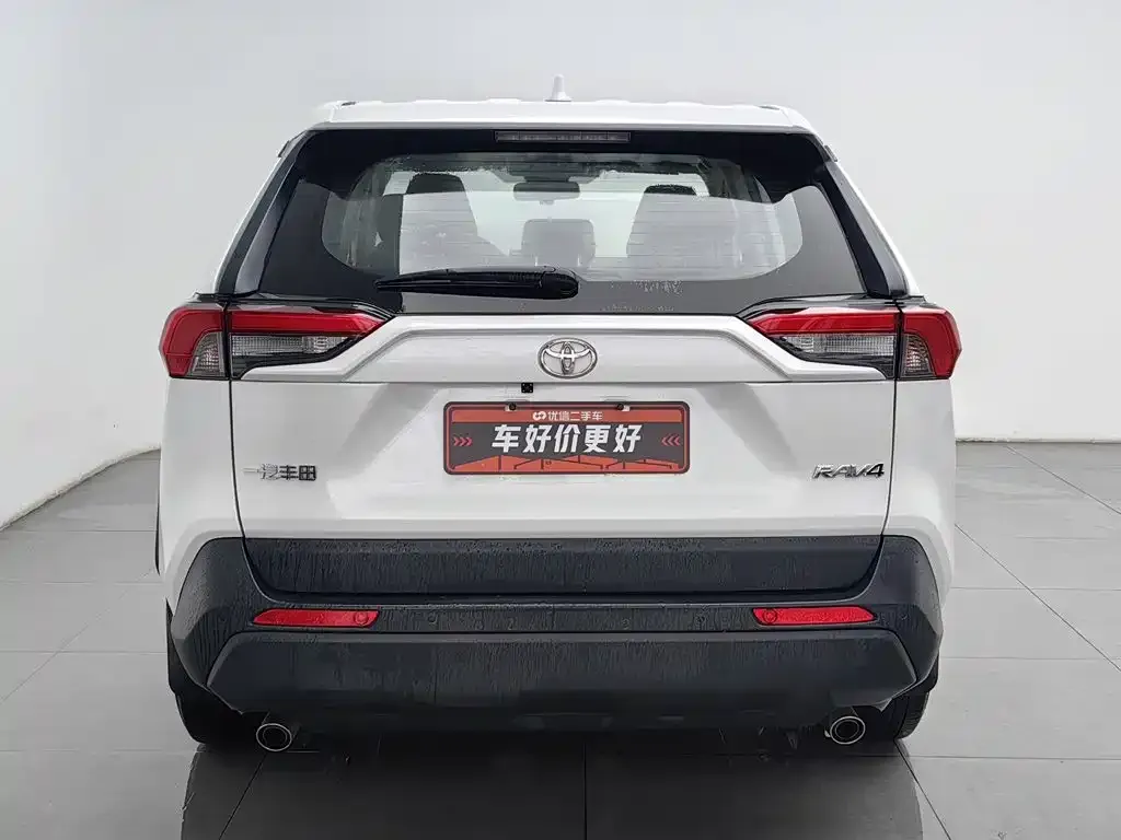 Toyota RAV4 — фото 6