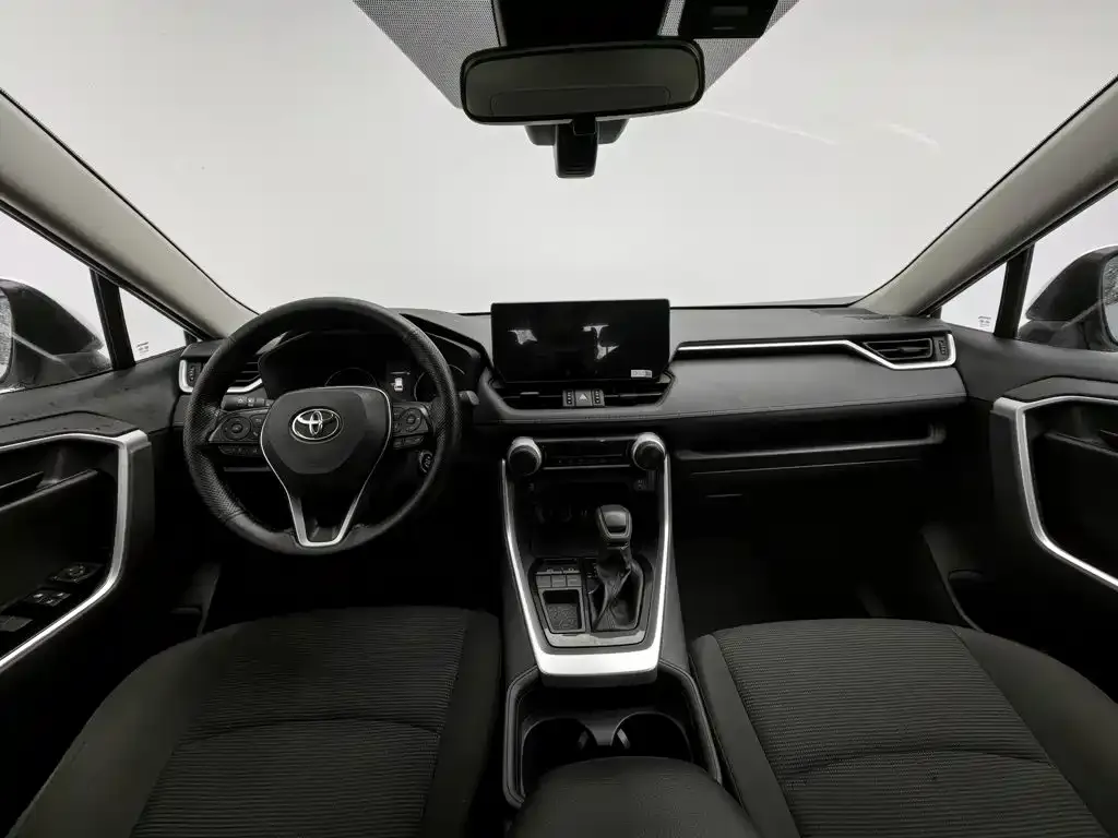 Toyota RAV4 — фото 4