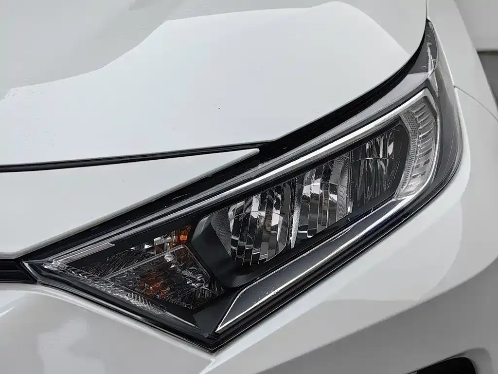 Toyota RAV4 — фото 10