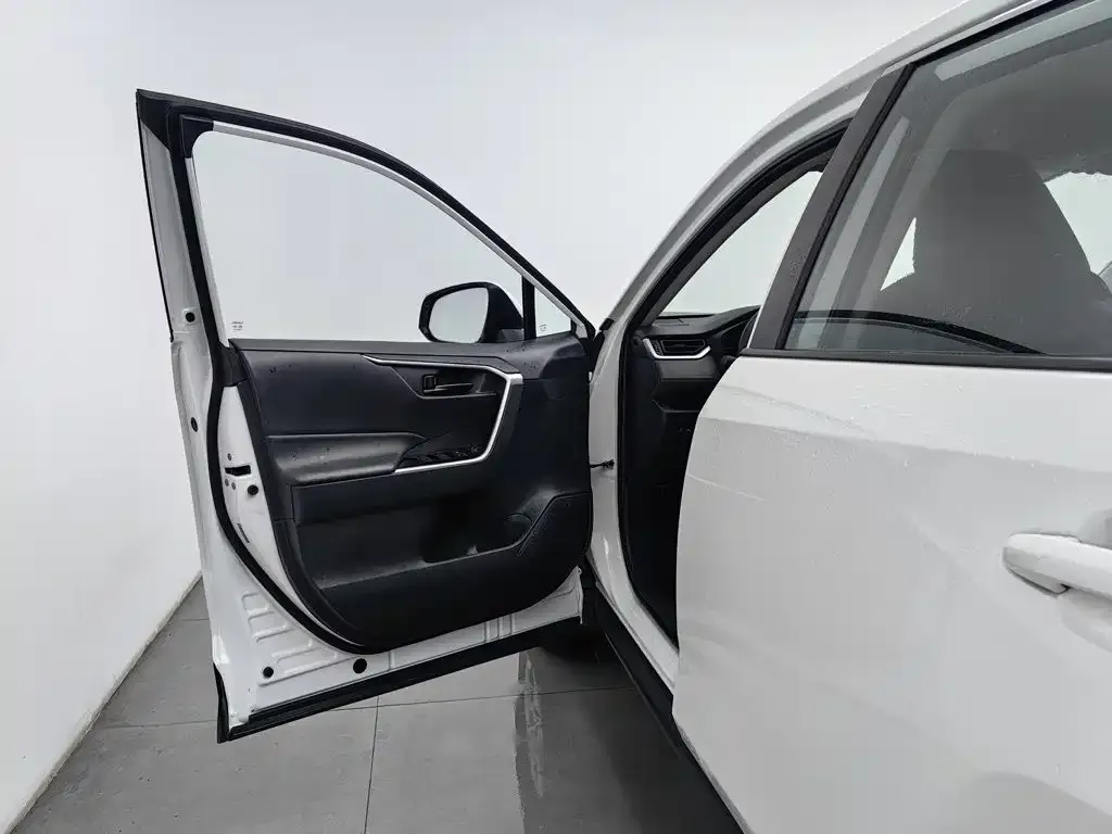 Toyota RAV4 — фото 2