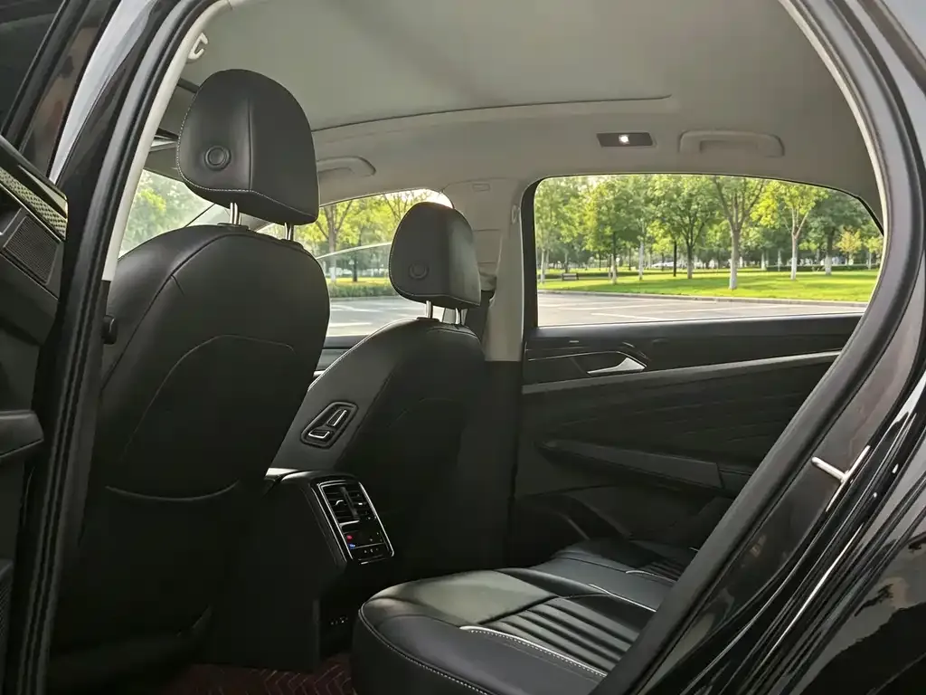 Volkswagen Passat — фото 8