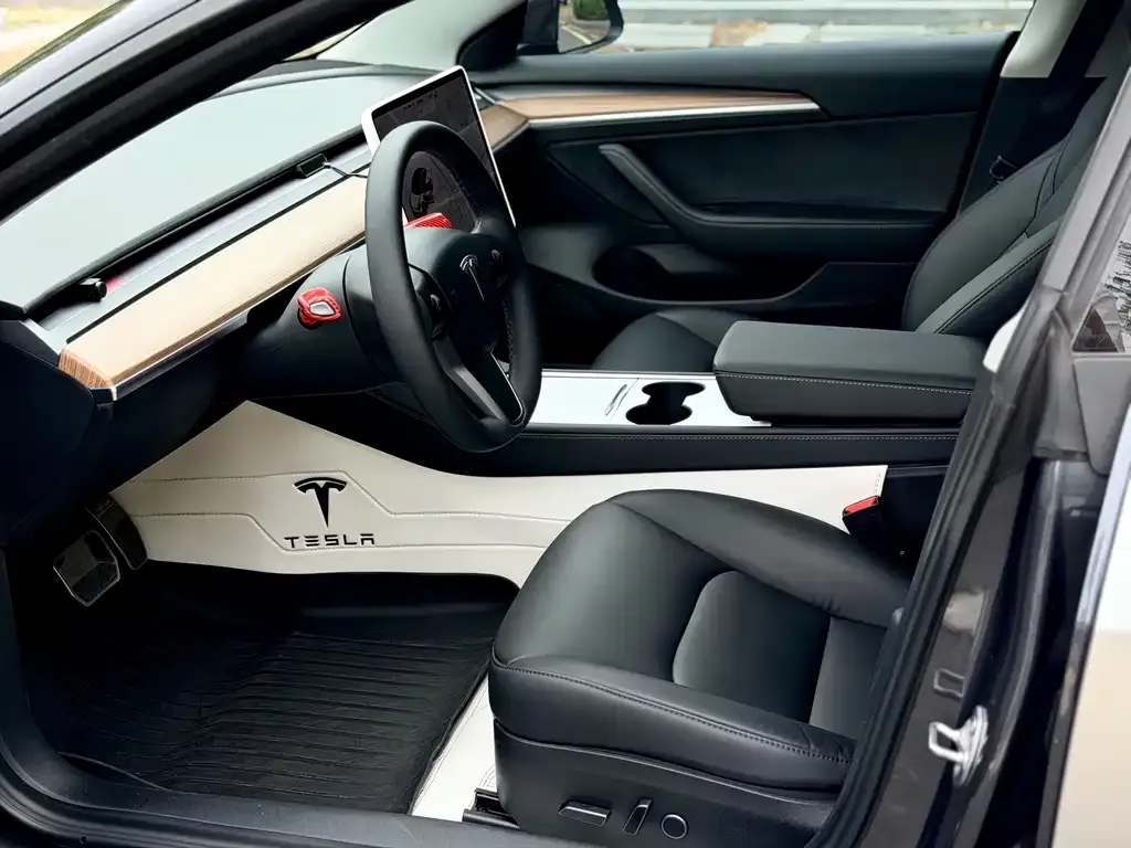 Tesla Model 3 — фото 4