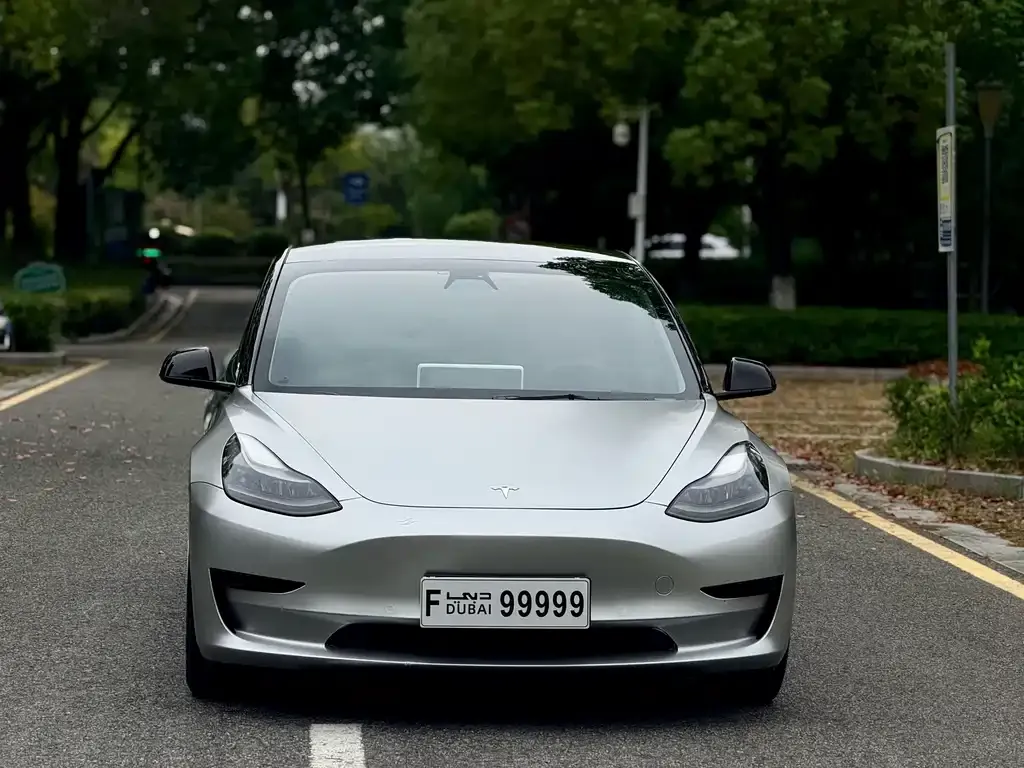 Tesla Model 3 — фото 10