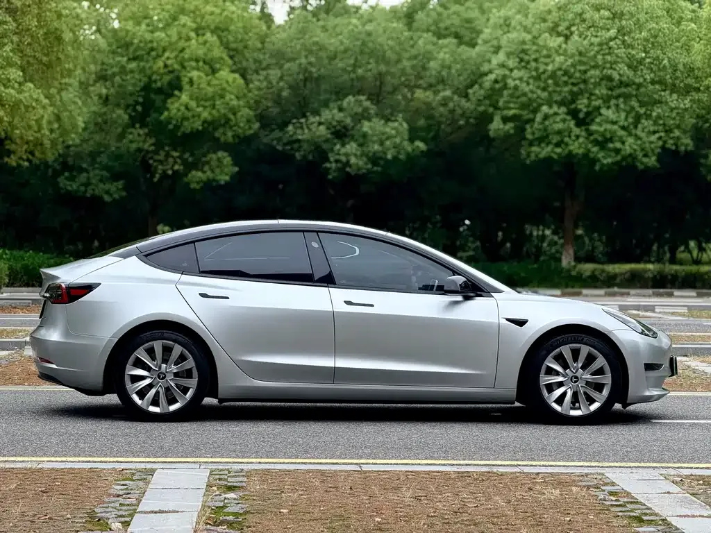 Tesla Model 3 — фото 6