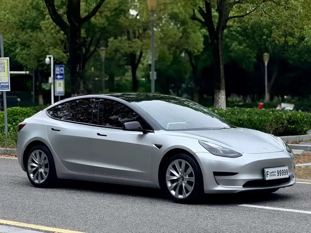Tesla Model 3 — фото 7