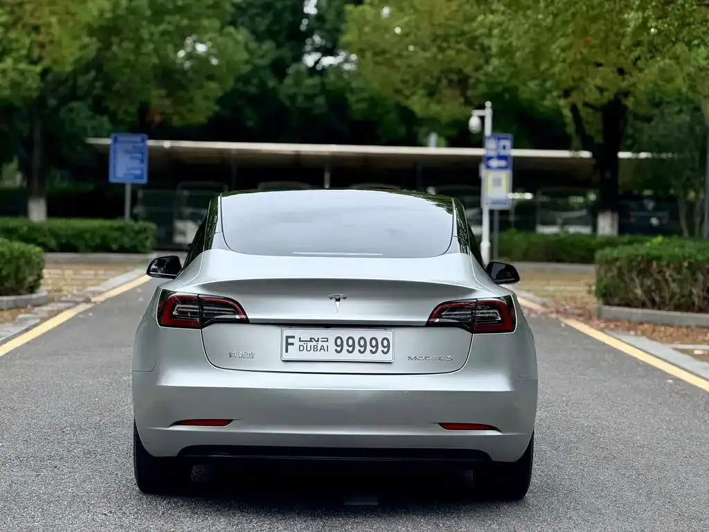 Tesla Model 3 — фото 3