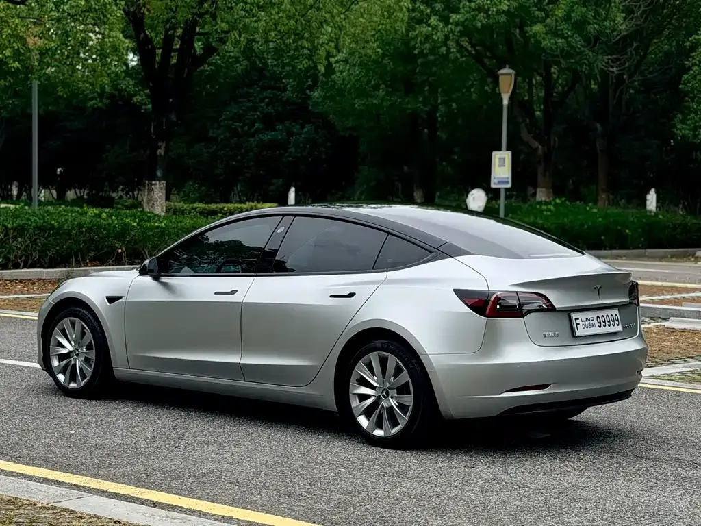 Tesla Model 3 — фото 5