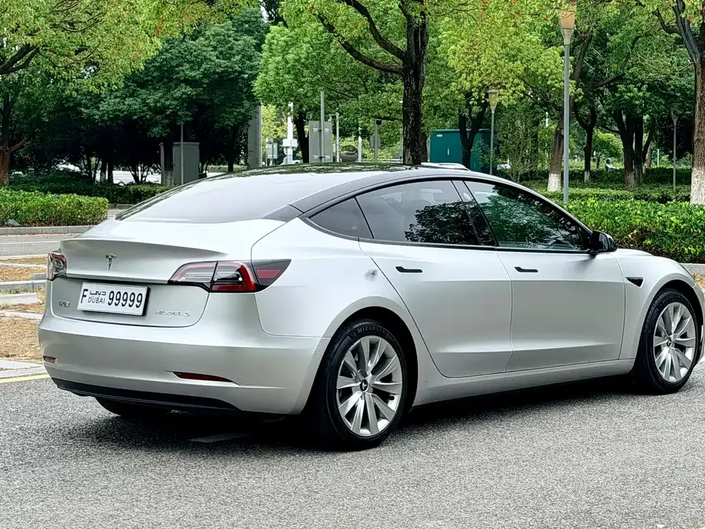 Tesla Model 3 — фото 8