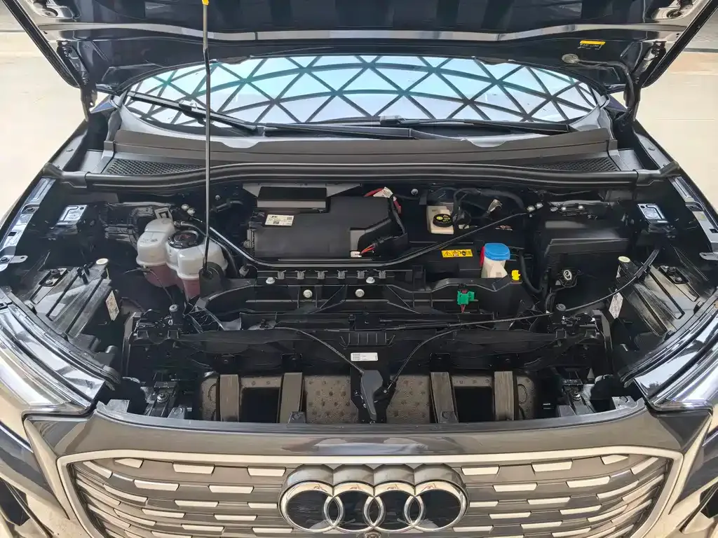 Audi Q4 e-tron — фото 9