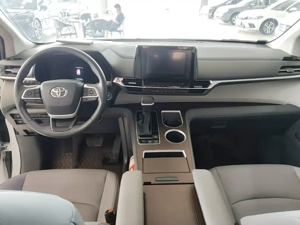 Toyota Sienna — фото 4