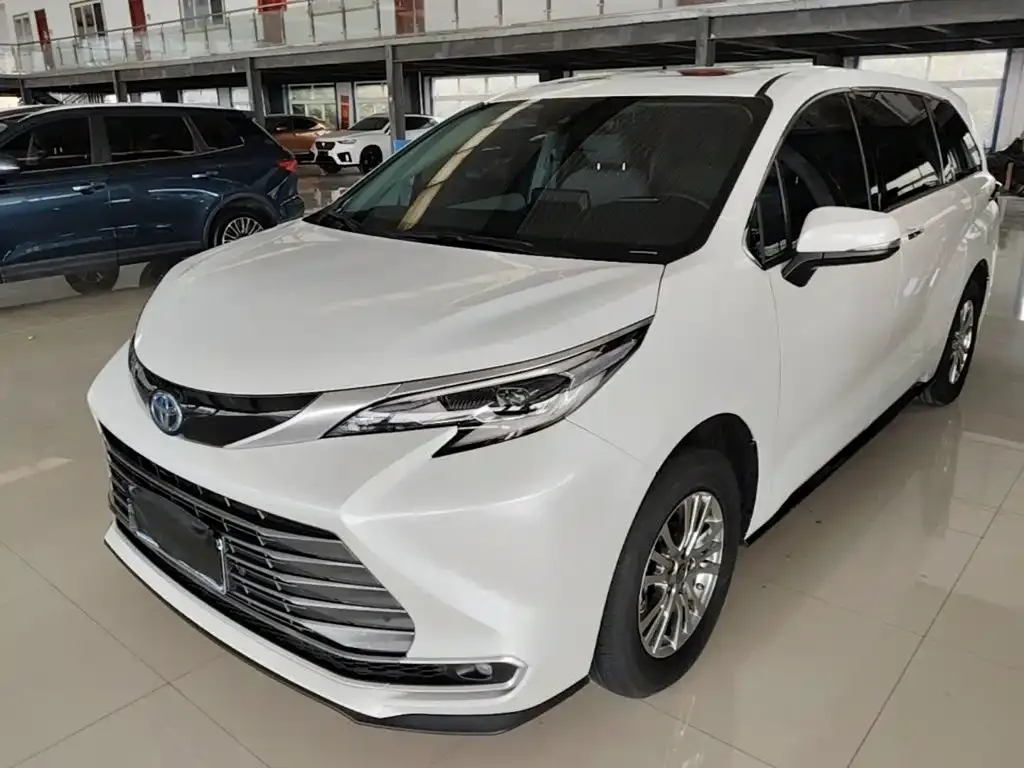 Toyota Sienna — фото 10