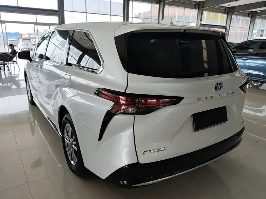 Toyota Sienna — фото 8
