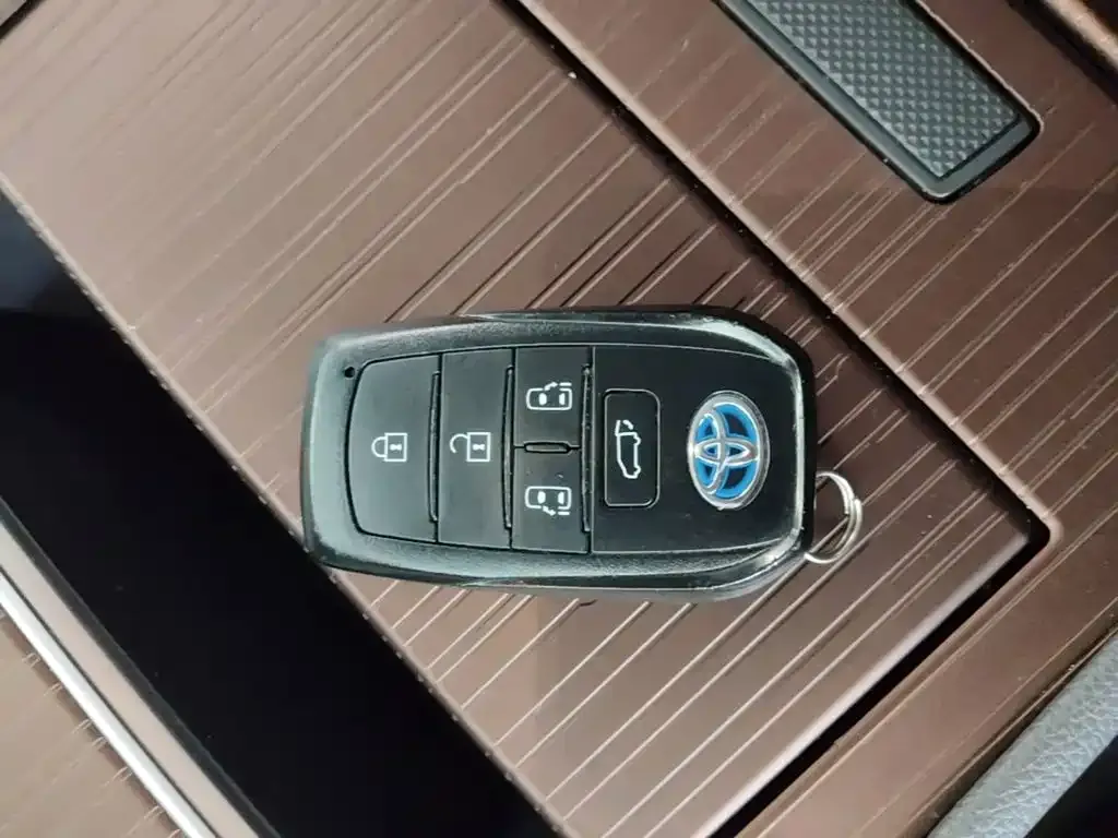 Toyota Sienna — фото 9