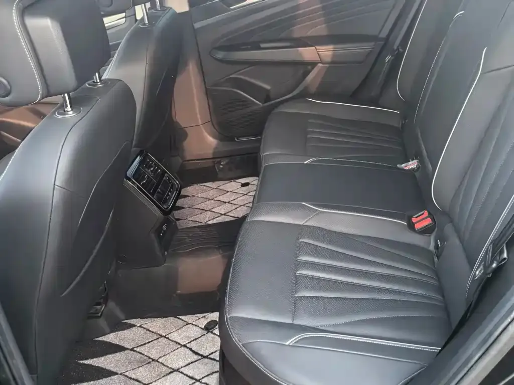 Volkswagen Passat — фото 6