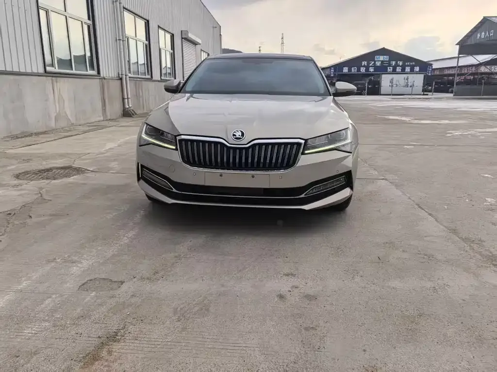 Skoda Superb — фото 5