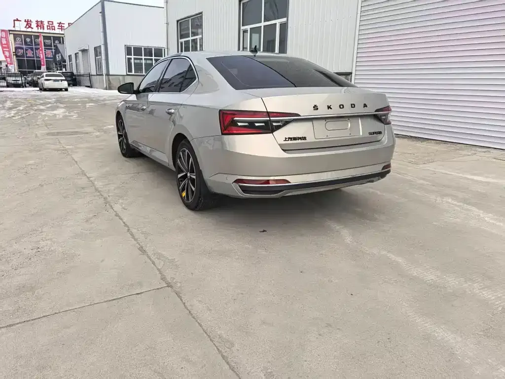 Skoda Superb — фото 7