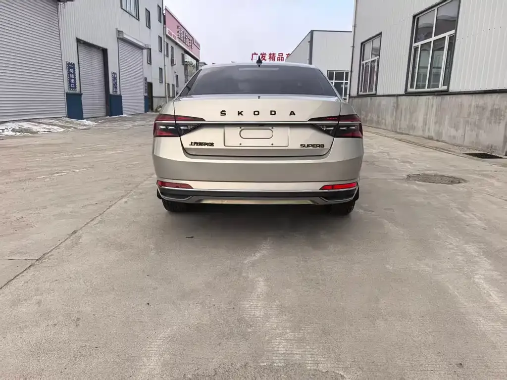 Skoda Superb — фото 6