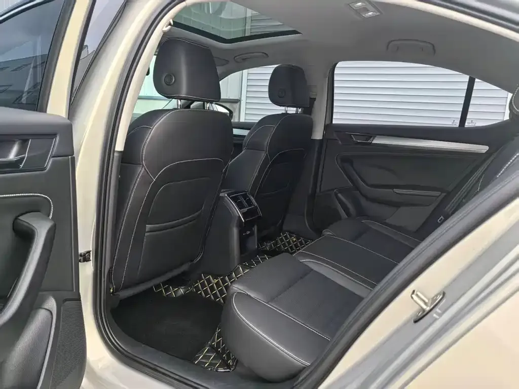 Skoda Superb — фото 9