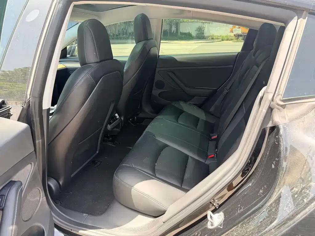 Tesla Model 3 — фото 4