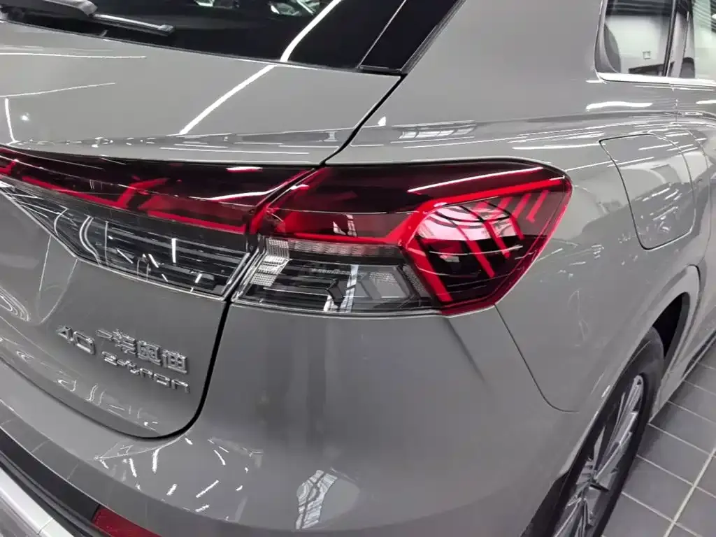 Audi Q4 e-tron — фото 1