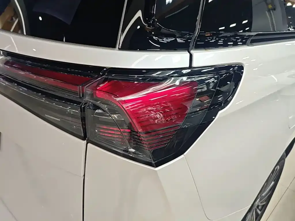 Buick GL8 Hybrid — фото 4