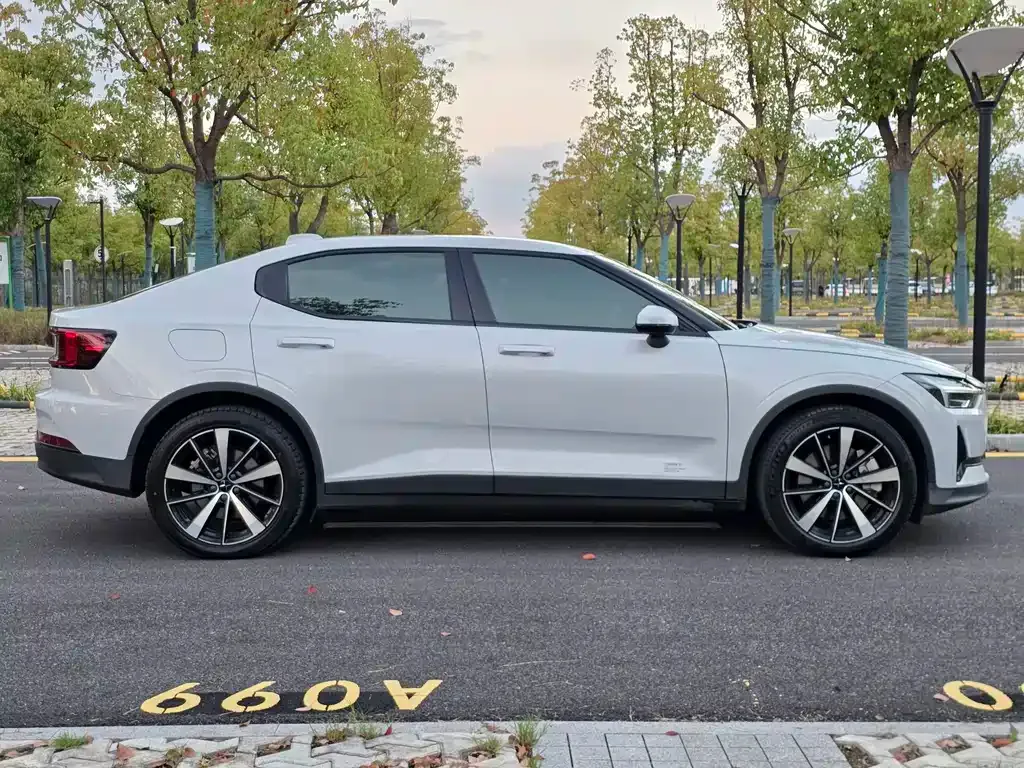 Polestar Polestar 2 — фото 8