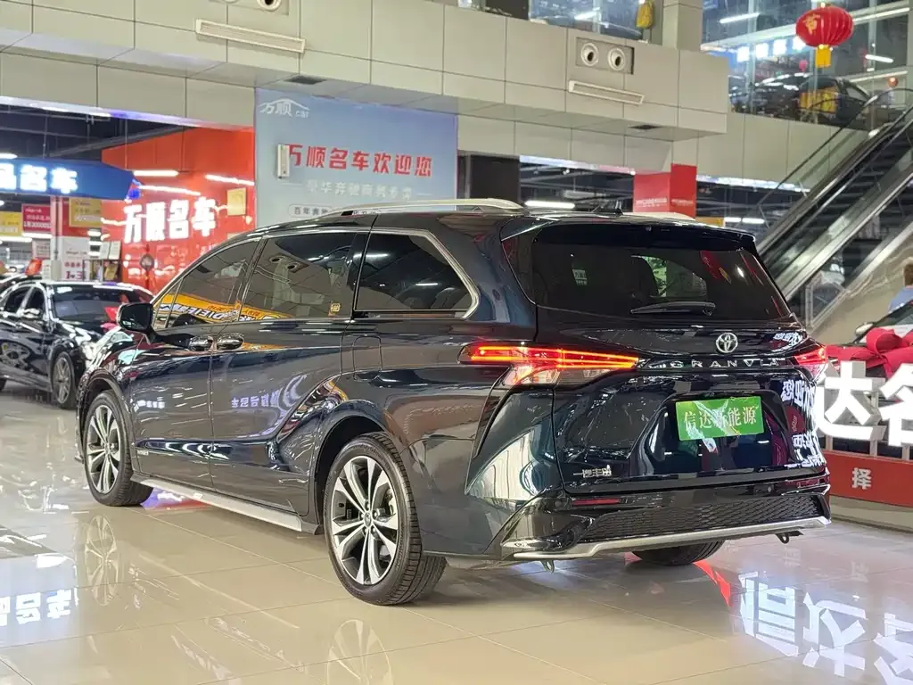 Toyota Granvia — фото 10