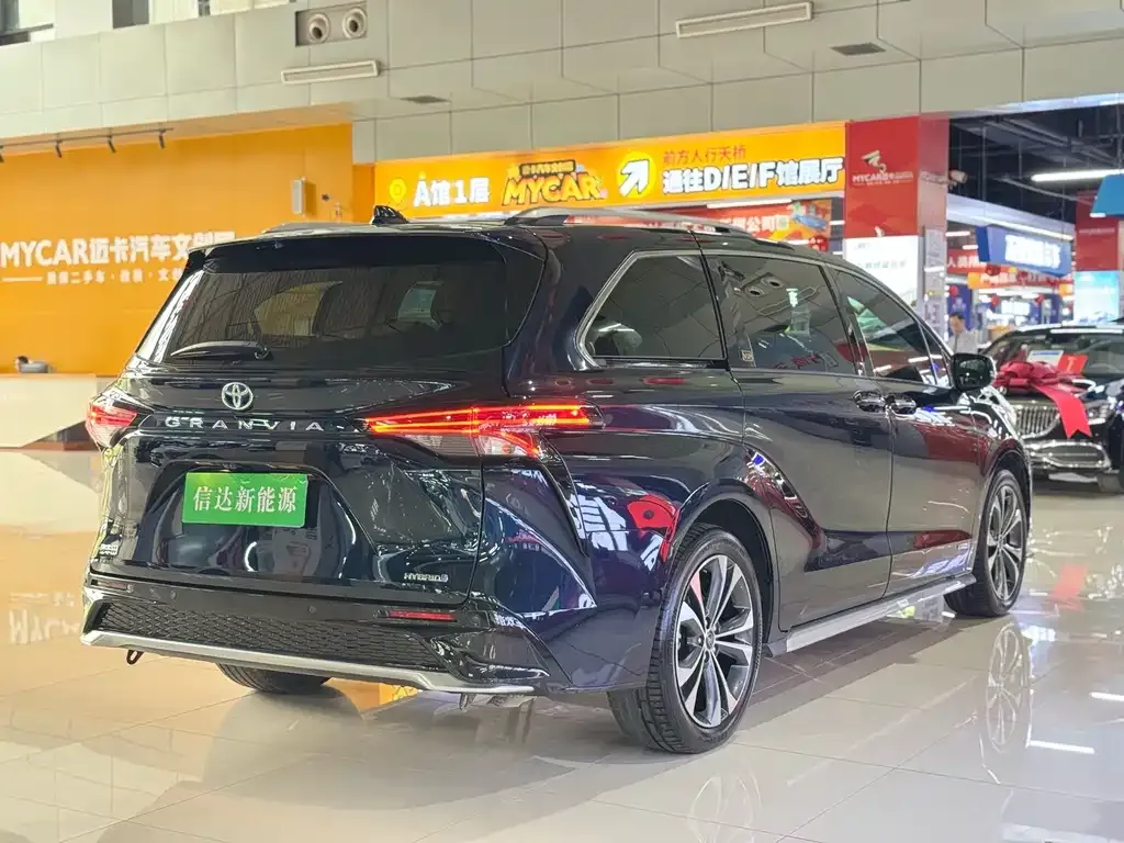 Toyota Granvia — фото 9