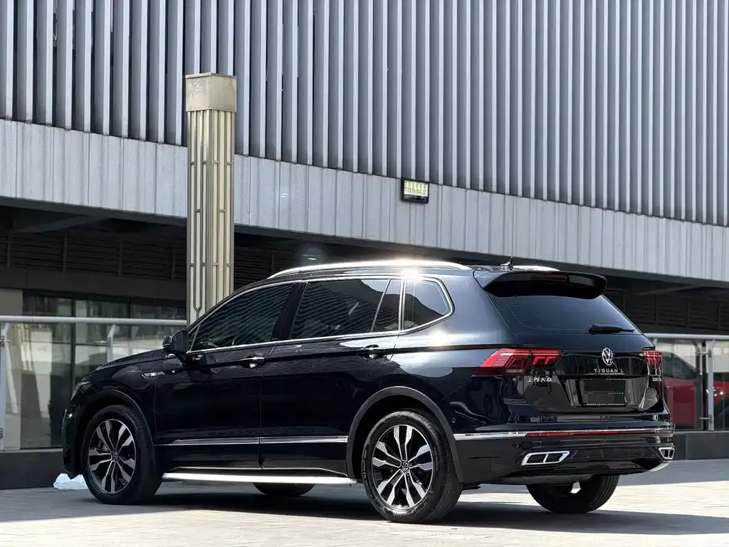 Volkswagen Tiguan L — фото 4