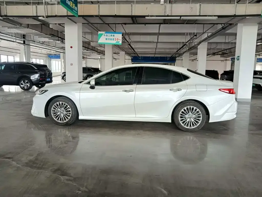 Toyota Camry — фото 7