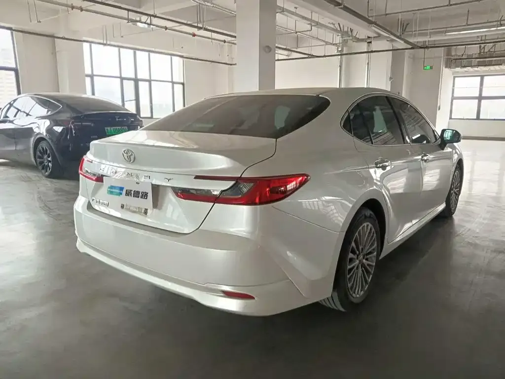 Toyota Camry — фото 5