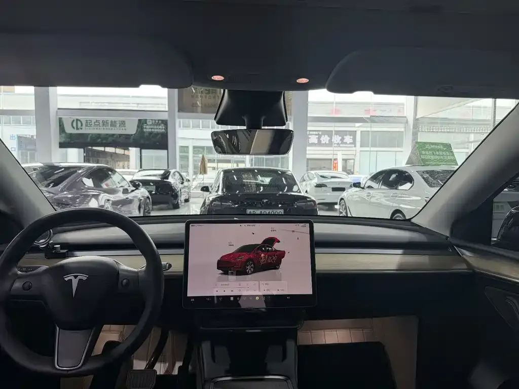 Tesla Model Y — фото 3