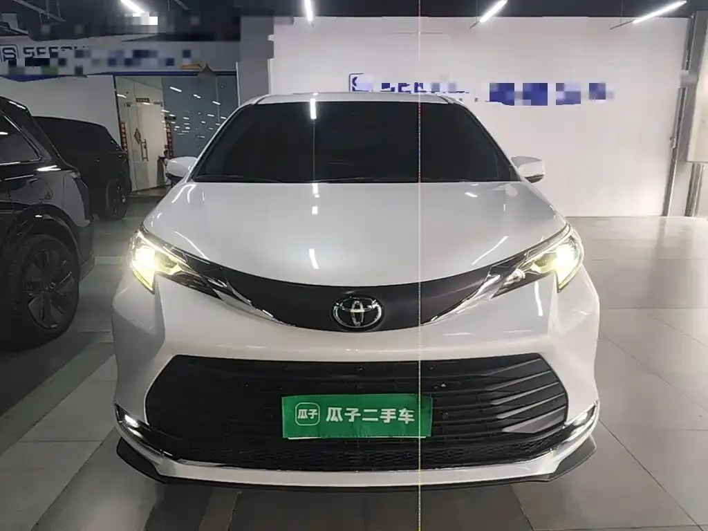 Toyota Sienna — фото 3
