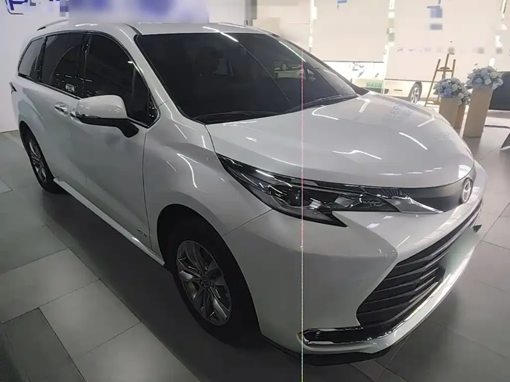 Toyota Sienna — фото 2