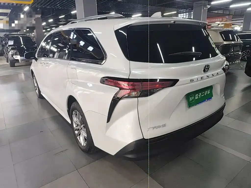 Toyota Sienna — фото 4