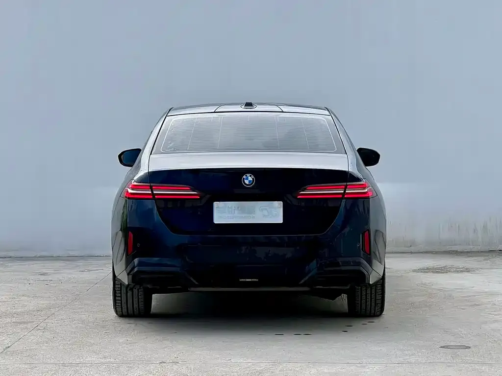BMW 5 Series — фото 10