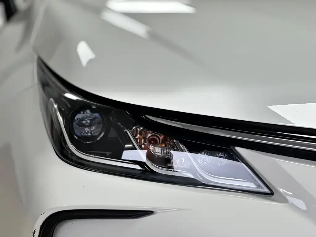 Toyota Corolla — фото 10
