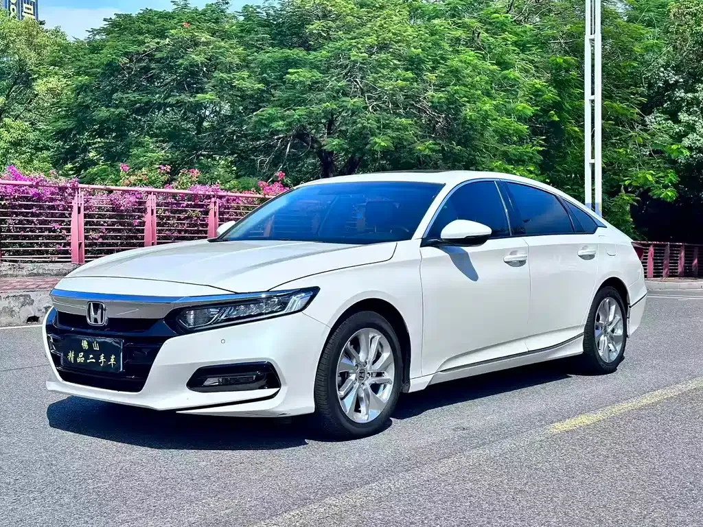 Honda Accord — фото 1