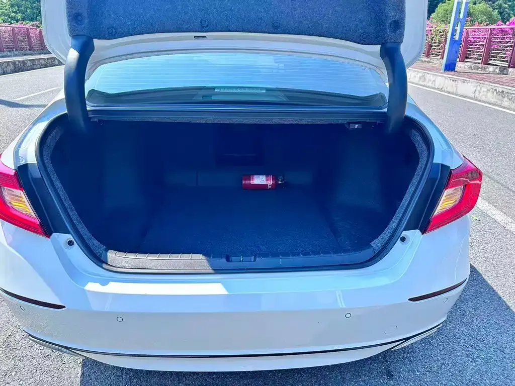 Honda Accord — фото 7