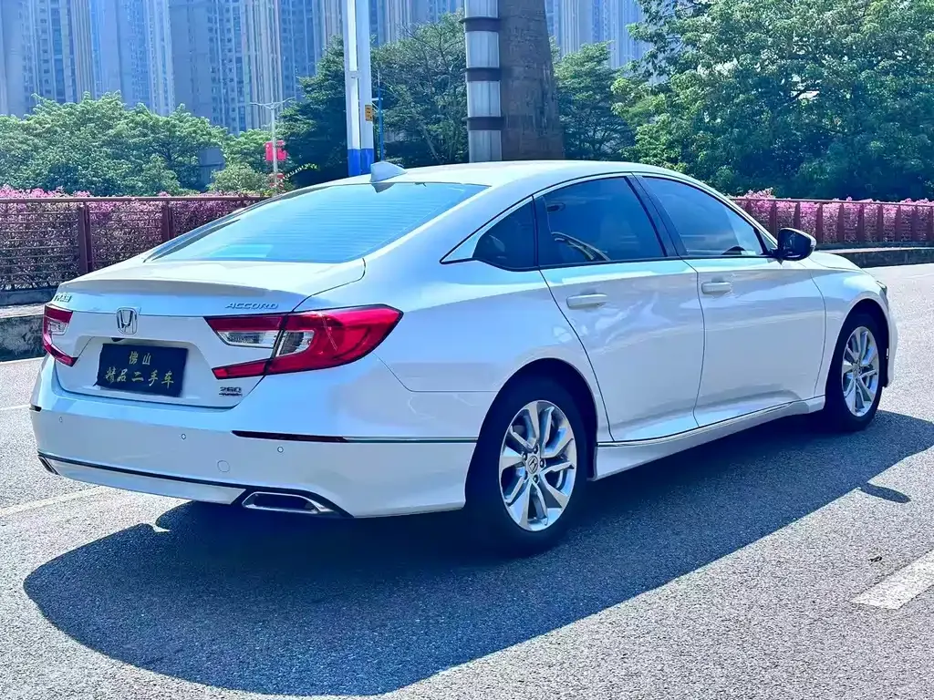 Honda Accord — фото 10