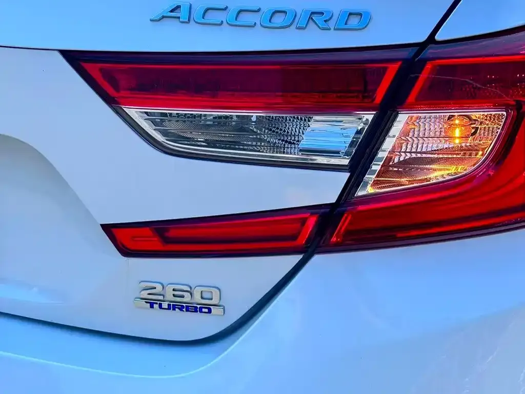 Honda Accord — фото 8