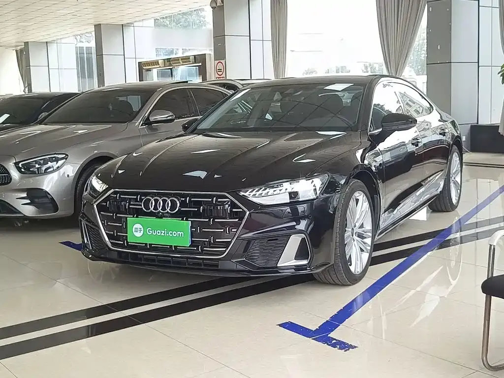 Audi A7L — фото 1